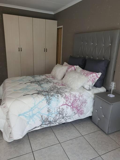 Appartement Funky Dot Sleeping Spot à Kempton Park Extérieur photo